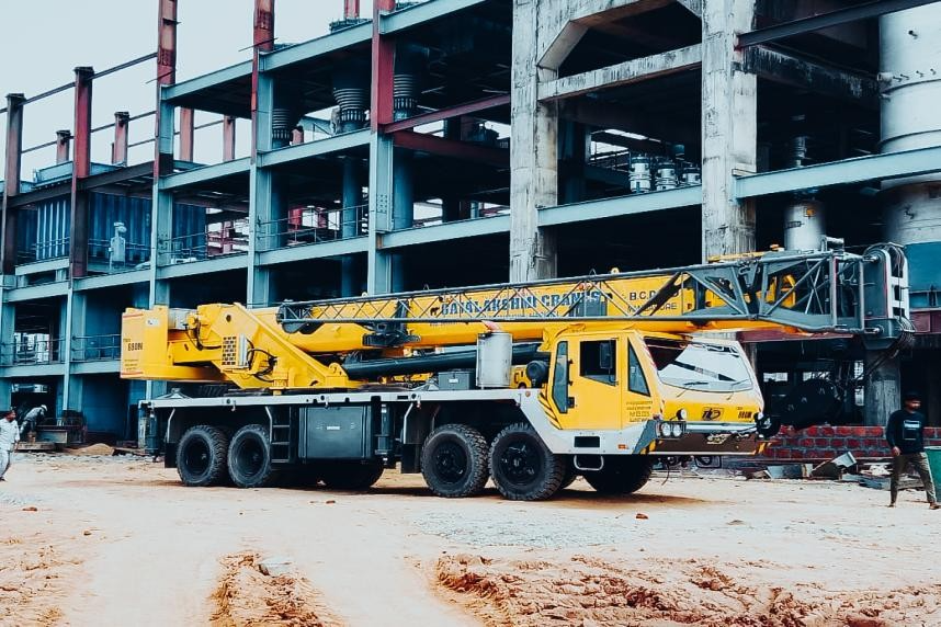 TIL TMS 880M Truck-Mounted Crane